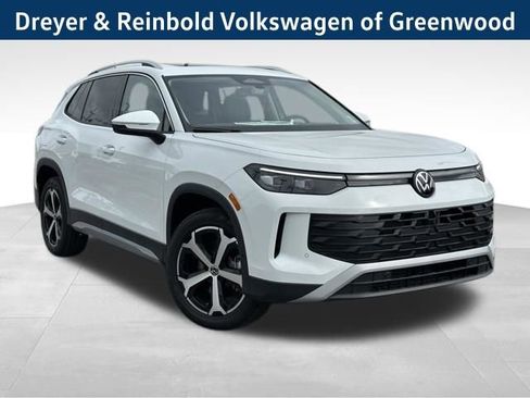 New 2026 Volkswagen Tiguan SE AWD/4WD image 1