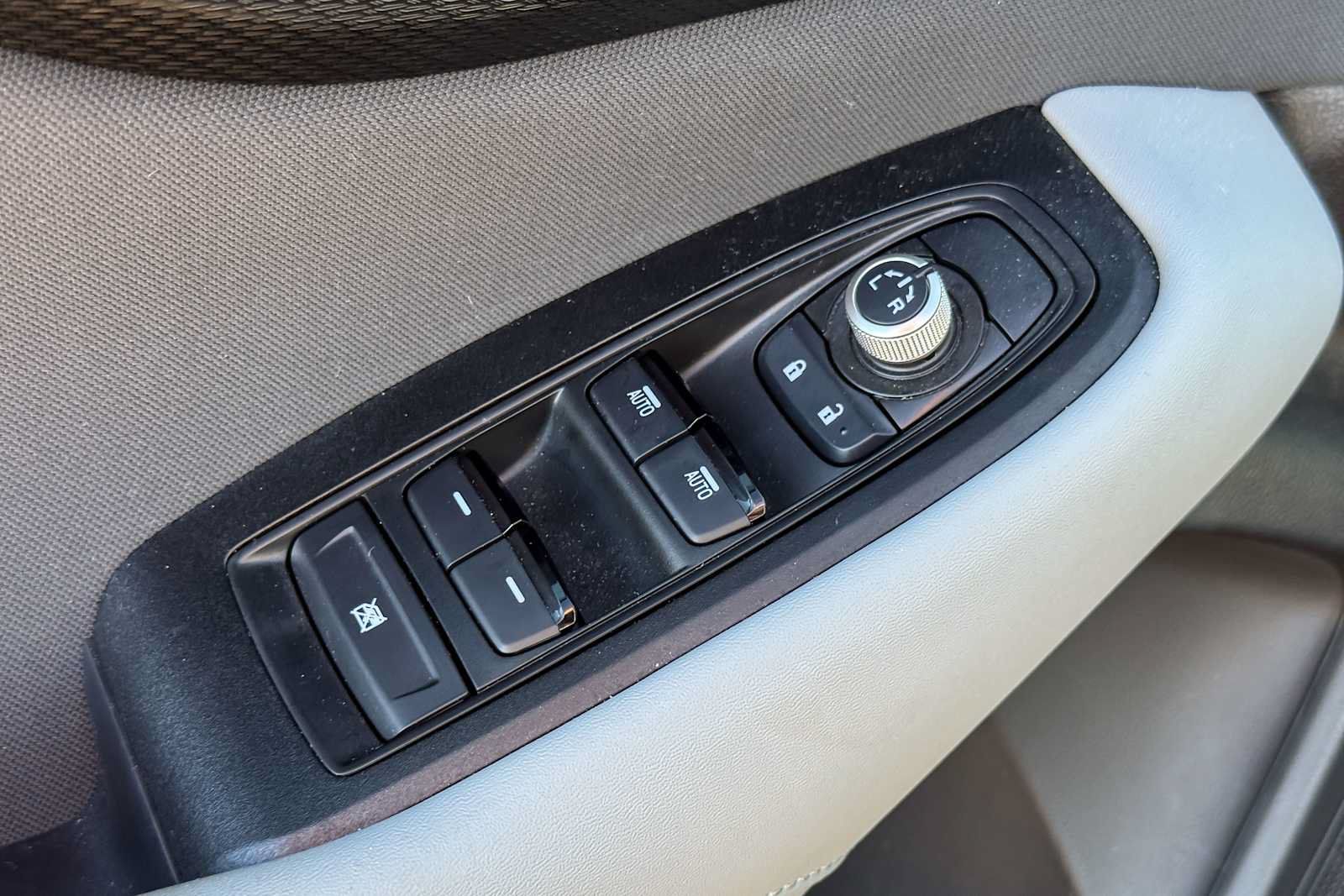 Used 2025 Subaru Outback Premium AWD/4WD image 16