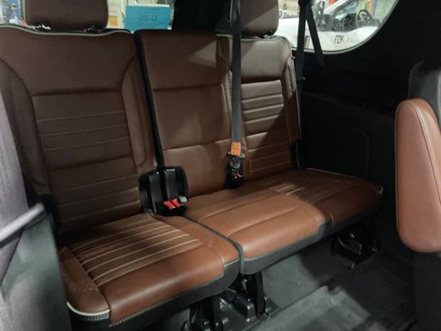Used 2023 GMC Yukon XL Denali Ultimate image 10