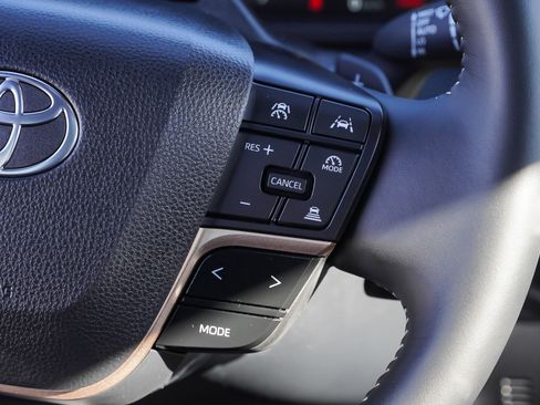 Certified 2025 Toyota Crown Signia Limited w/ Advanced Technology Package image 37