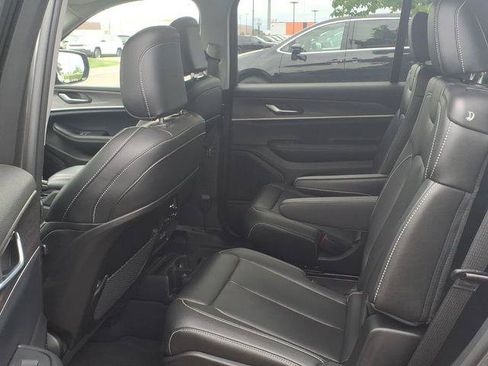 Certified 2023 Jeep Grand Cherokee L Limited AWD/4WD image 10