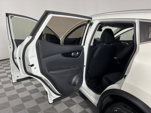 Used 2021 Nissan Rogue Sport SV FWD image 38