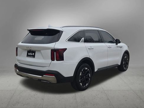 Certified 2025 Kia Sorento S image 6