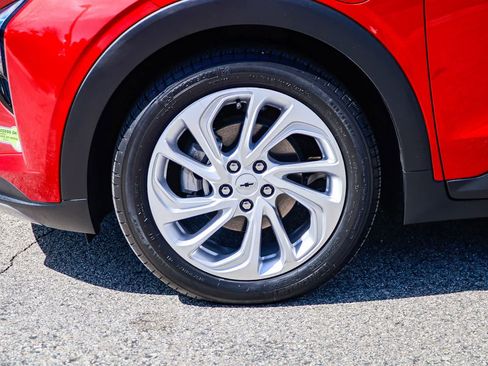 Used 2022 Chevrolet Bolt EUV LT w/ Comfort Package image 9