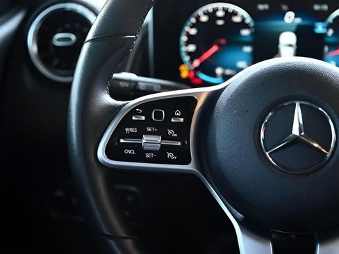 Used 2021 Mercedes-Benz GLB 250 4MATIC w/ Premium Package image 36