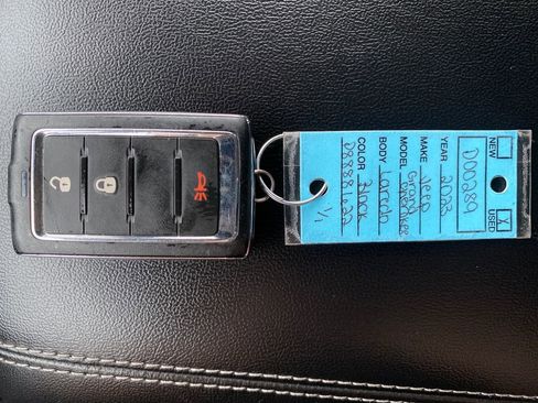 Used 2023 Jeep Grand Cherokee L Laredo image 14