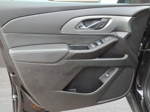 Used 2023 Chevrolet Traverse LT image 14