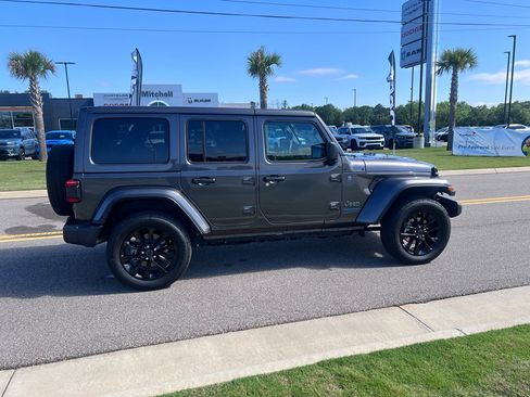 Certified 2025 Jeep Wrangler Unlimited Sahara w/ Safety Group AWD/4WD image 5