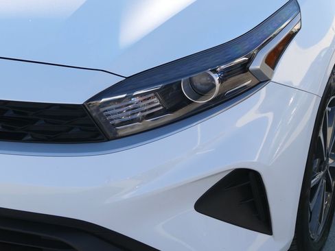 Used 2023 Kia Forte LXS w/ LXS Technology Package image 9