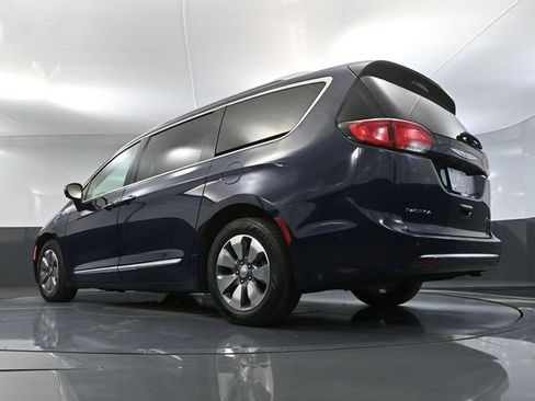 Used 2018 Chrysler Pacifica Limited w/ Advanced Safetytec Group FWD image 52