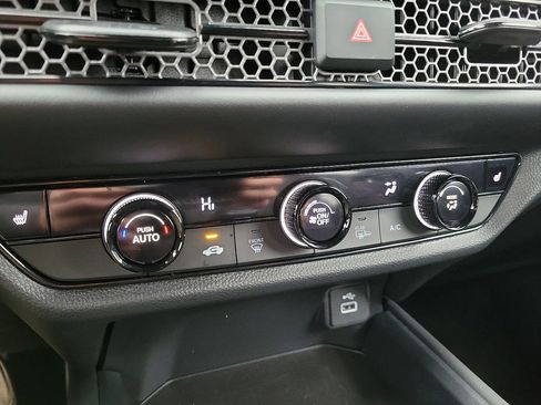 Used 2025 Honda HR-V Sport image 17