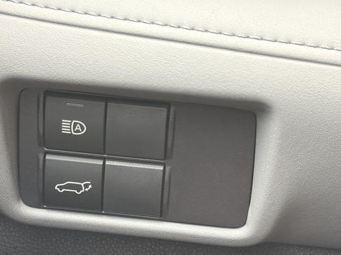 Used 2022 Toyota Highlander XLE AWD/4WD image 26