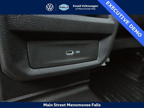 Certified 2025 Volkswagen Taos SE image 40