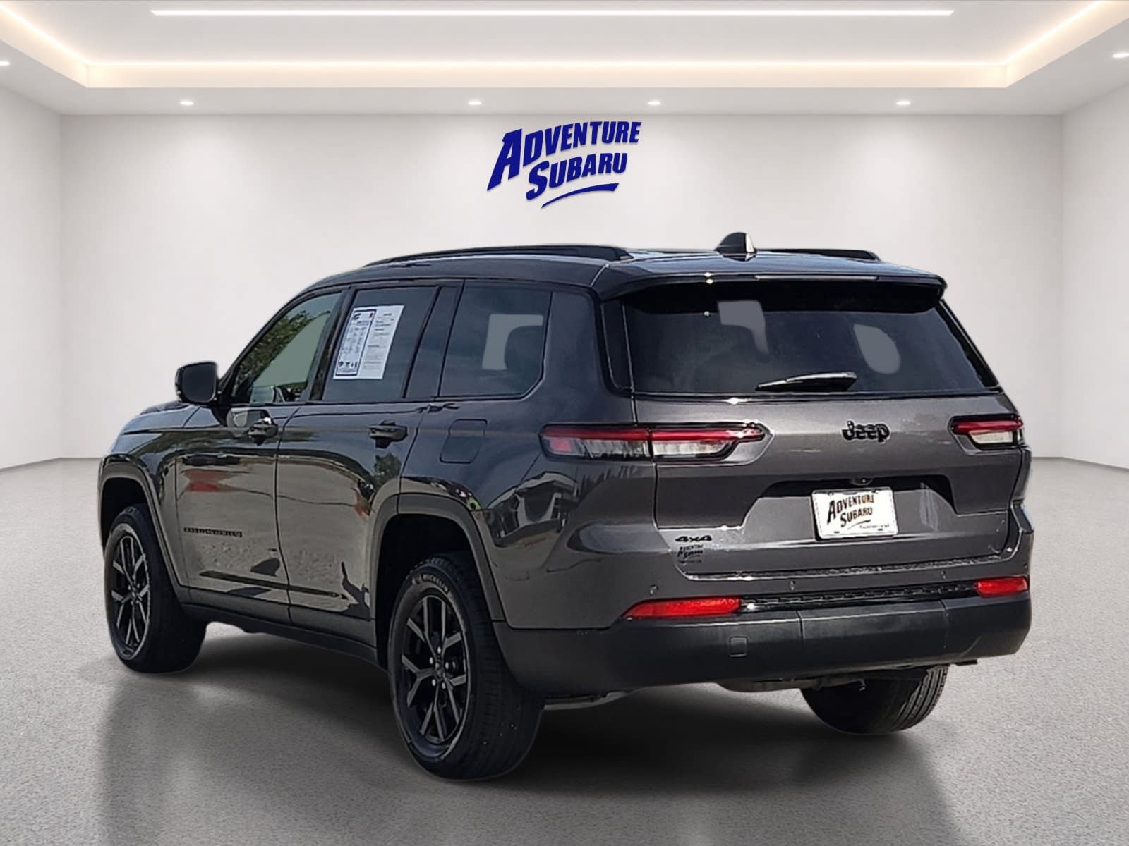 Used 2025 Jeep Grand Cherokee L Altitude AWD/4WD image 5