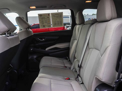 Used 2023 Subaru Ascent Premium w/ Convenience Package image 16