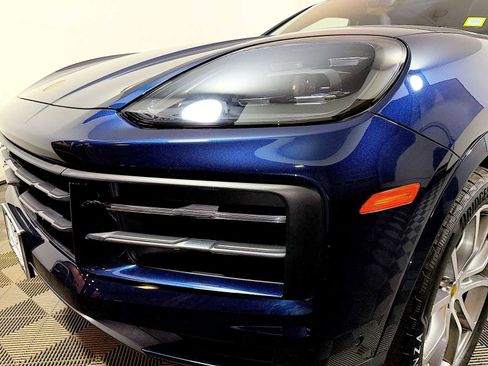 Used 2024 Porsche Cayenne AWD/4WD image 26