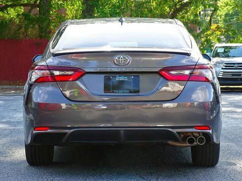 Used 2022 Toyota Camry SE w/ Cold Weather Package FWD image 11