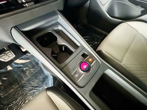 Used 2025 Volkswagen Tiguan SE R-Line image 25