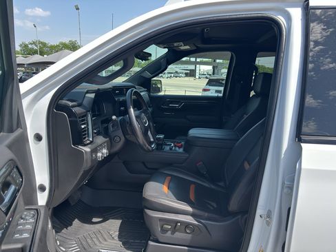 Used 2023 GMC Sierra 1500 AT4 w/ AT4 Premium Package AWD/4WD image 12