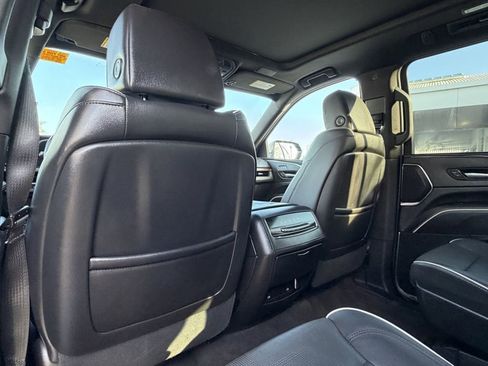 Used 2023 Cadillac Escalade ESV Premium Luxury AWD/4WD image 12
