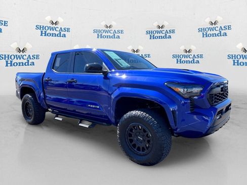 Used 2024 Toyota Tacoma TRD Sport AWD/4WD image 10