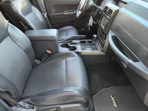 Used 2012 Jeep Liberty Limited Jet w/ Exterior Appearance Group image 10