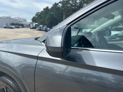 New 2025 Volkswagen Taos SE w/ Panoramic Sunroof Package image 25