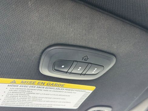 Used 2019 Chrysler Pacifica Limited w/ S Appearance Package FWD image 18
