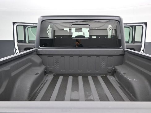 Used 2025 Jeep Gladiator Sport AWD/4WD image 19