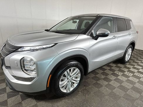 Used 2022 Mitsubishi Outlander ES AWD/4WD image 6