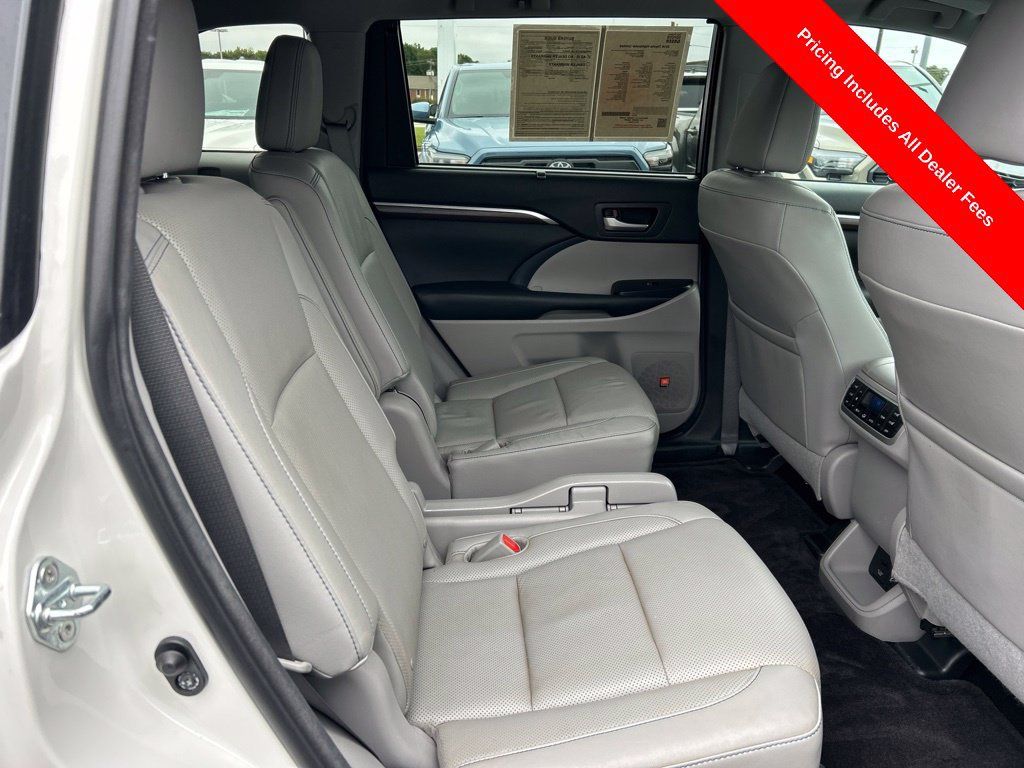 Used 2016 Toyota Highlander Limited Platinum FWD image 24