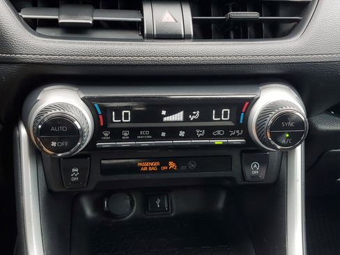 Used 2021 Toyota RAV4 XLE FWD image 25