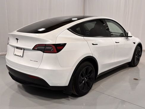 Used 2024 Tesla Model Y Long Range image 6