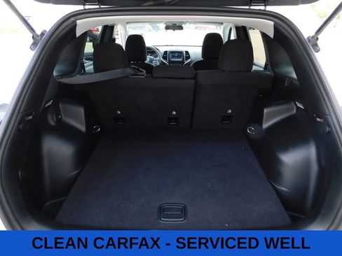 Used 2019 Jeep Cherokee Latitude w/ Popular Appearance Group FWD image 18
