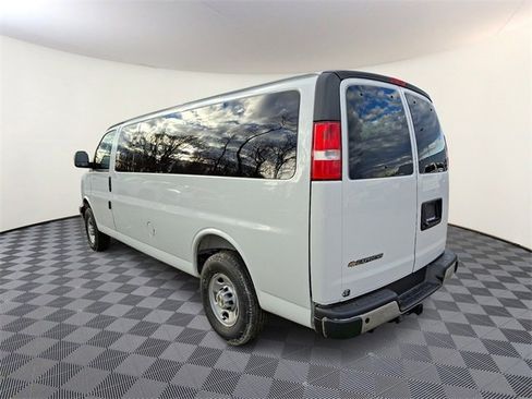 New 2025 Chevrolet Express 3500 LS image 3