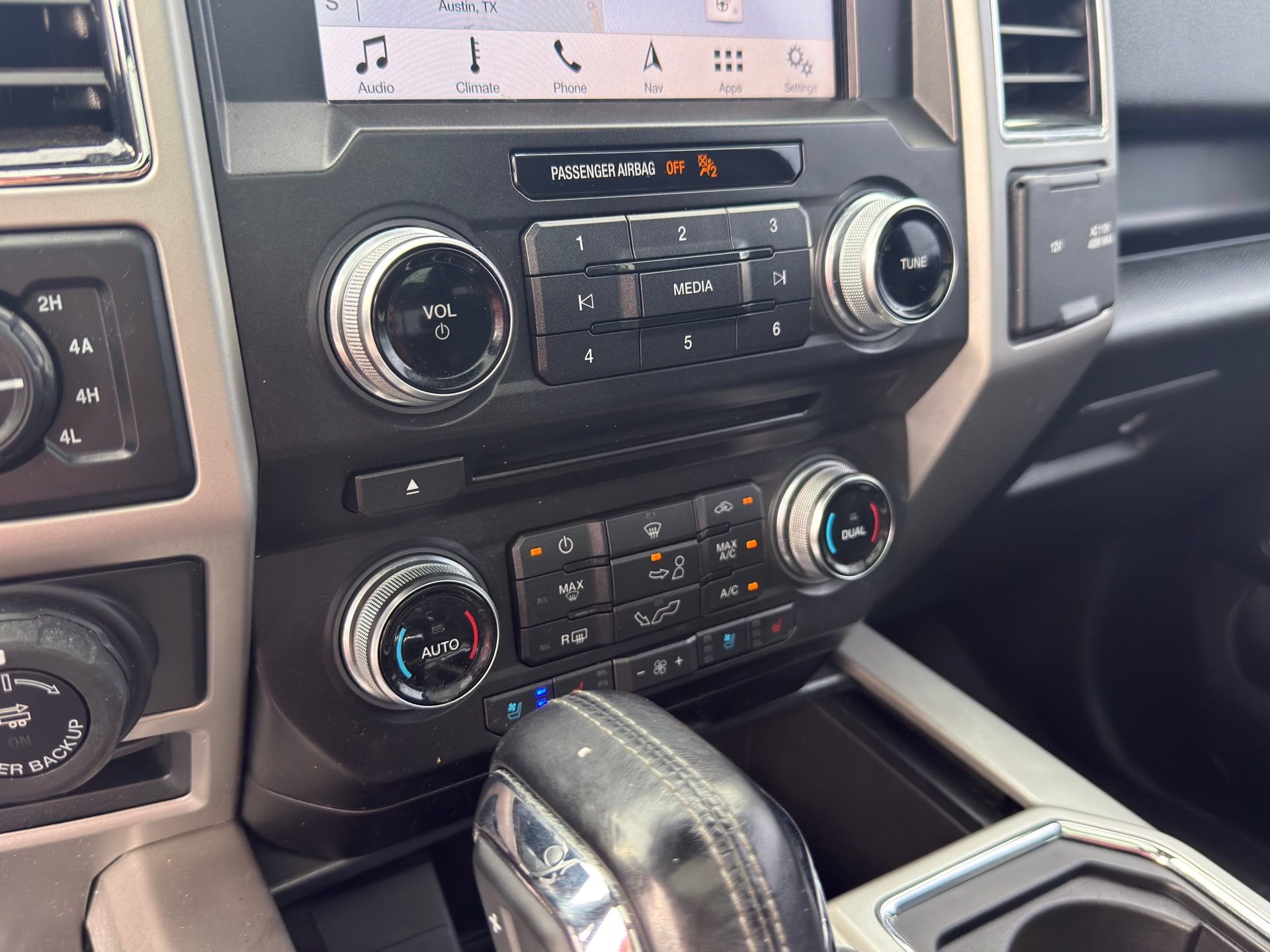 Used 2018 Ford F150 Lariat w/ Equipment Group 502A Luxury AWD/4WD image 12