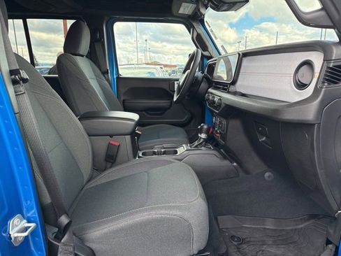 Used 2024 Jeep Wrangler Unlimited image 12