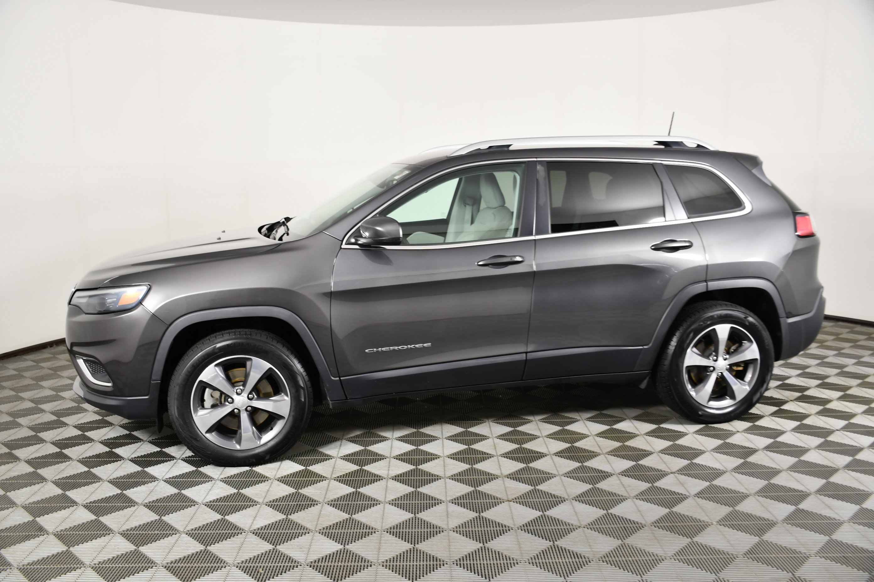 Used 2020 Jeep Cherokee Limited AWD/4WD image 9