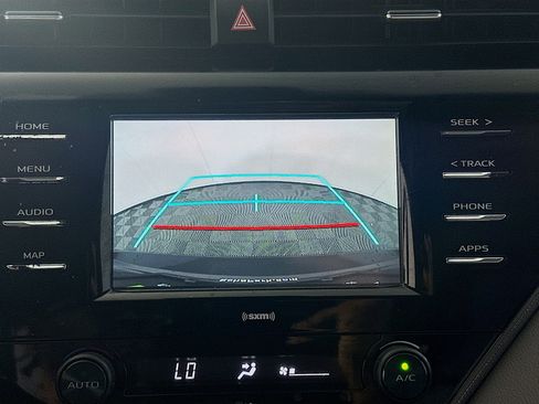 Used 2020 Toyota Camry SE FWD image 22