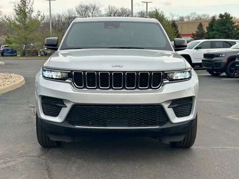 Used 2024 Jeep Grand Cherokee Laredo X image 2