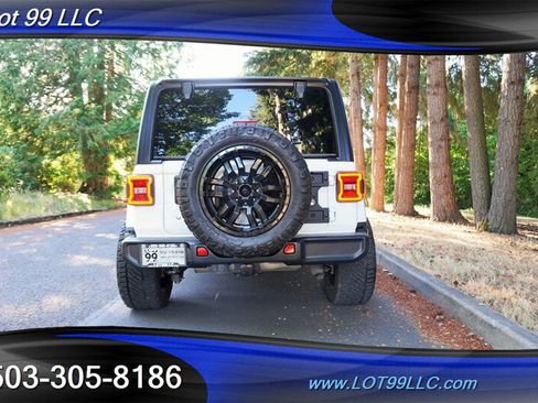 Used 2018 Jeep Wrangler Unlimited Sahara AWD/4WD image 10
