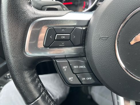 Used 2017 Ford Mustang Coupe RWD image 14