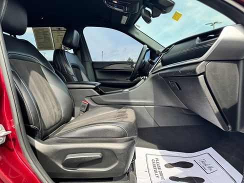 Used 2023 Jeep Grand Cherokee L Laredo image 10