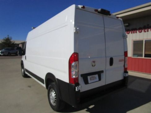 Used 2025 RAM ProMaster 2500 w/ Convenience Group image 9