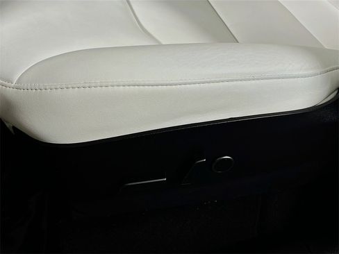 Used 2021 Tesla Model Y Long Range image 19