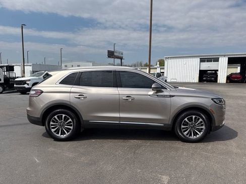 Used 2021 Lincoln Nautilus Reserve FWD image 2