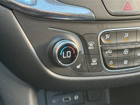 Used 2020 Chevrolet Equinox LT image 29