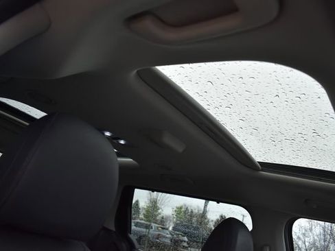 Used 2025 Kia Carnival SX Prestige image 13