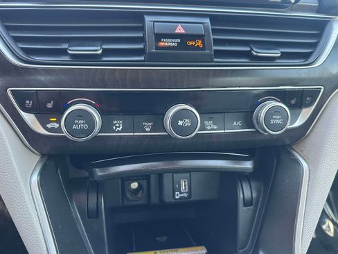 Used 2018 Honda Accord Touring image 12
