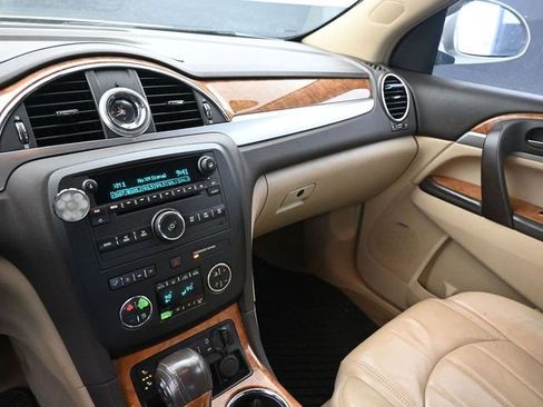 Used 2010 Buick Enclave CXL image 21